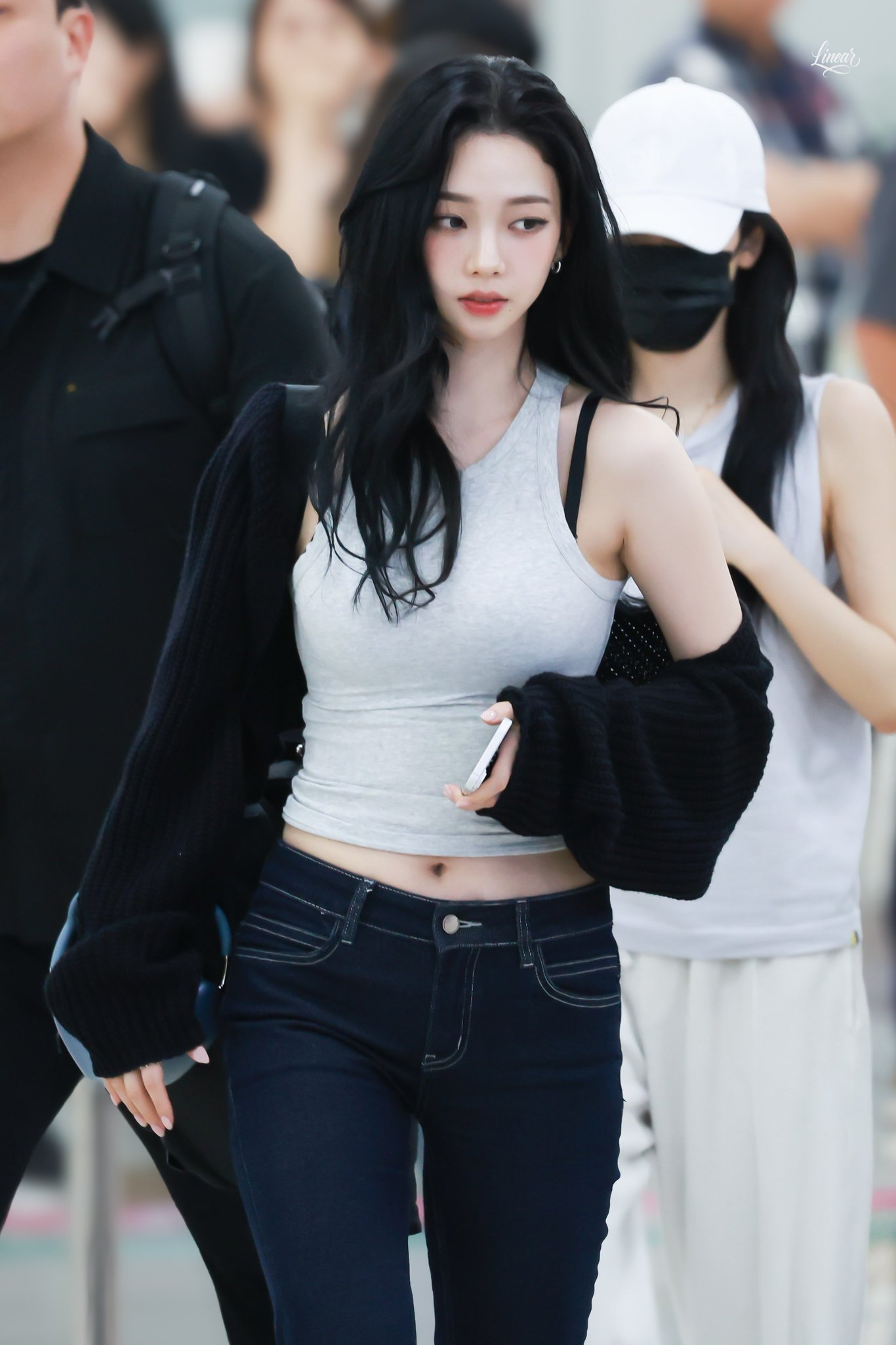 밤 늦게 입국한 카리나 사진