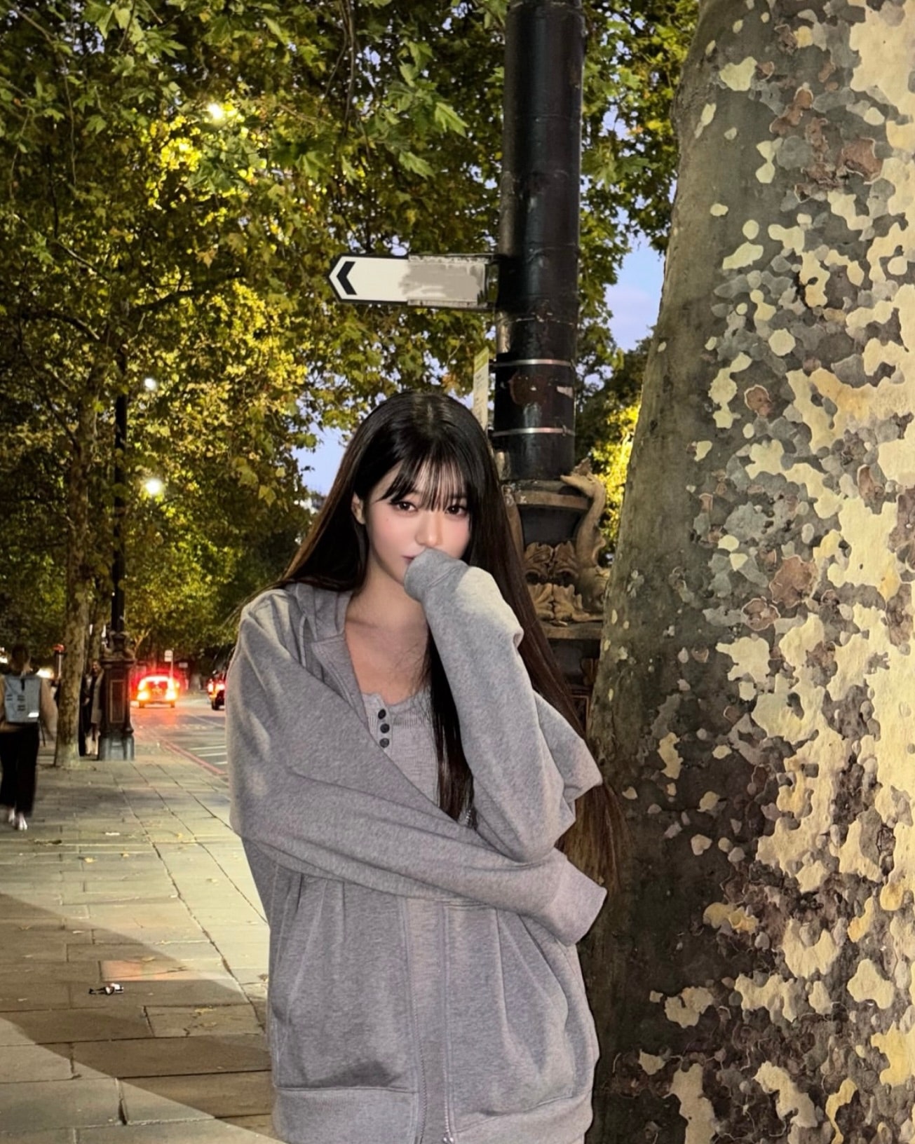 평범한 패션으로 런던 관광 사진 찍는 장원영