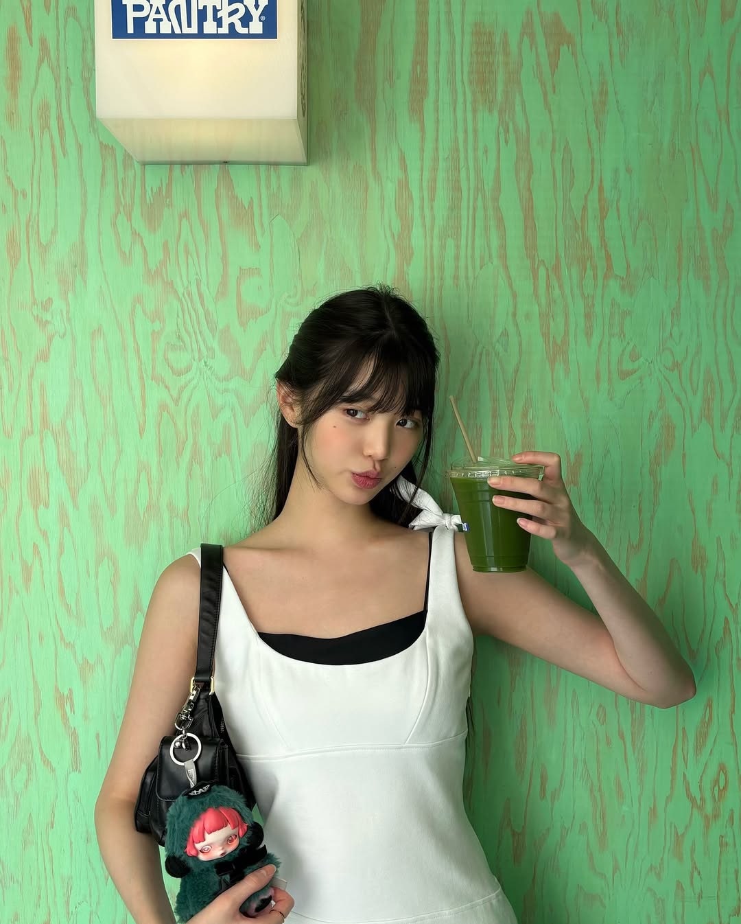 장원영 올 화이트 원피스 코디