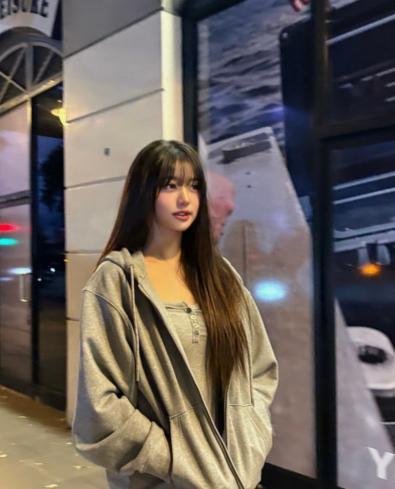 평범한 패션으로 런던 관광 사진 찍는 장원영