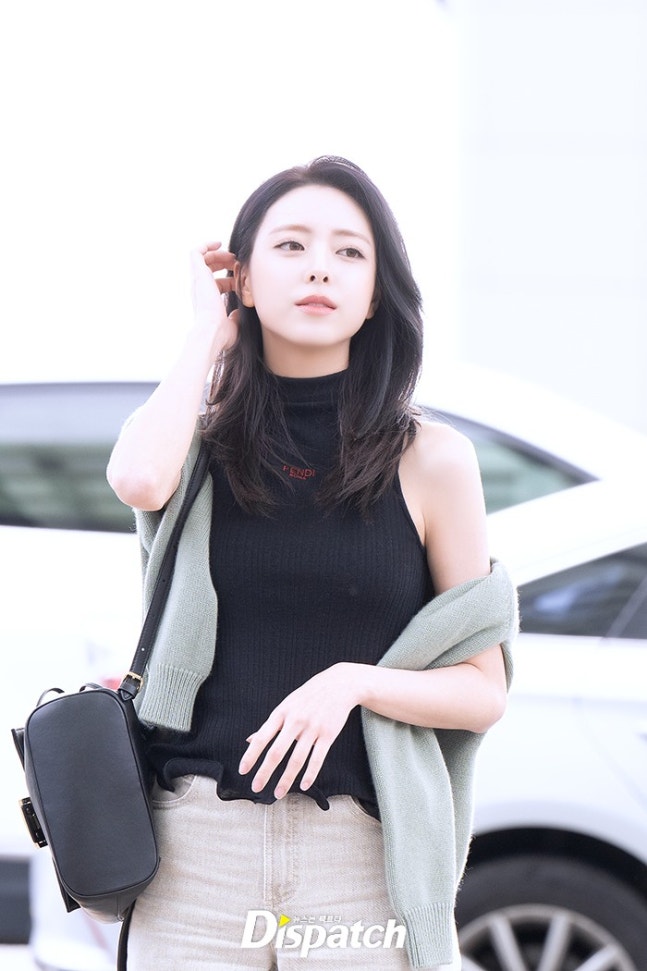 오늘자 흑발로 염색한 있지(ITZY) 유나