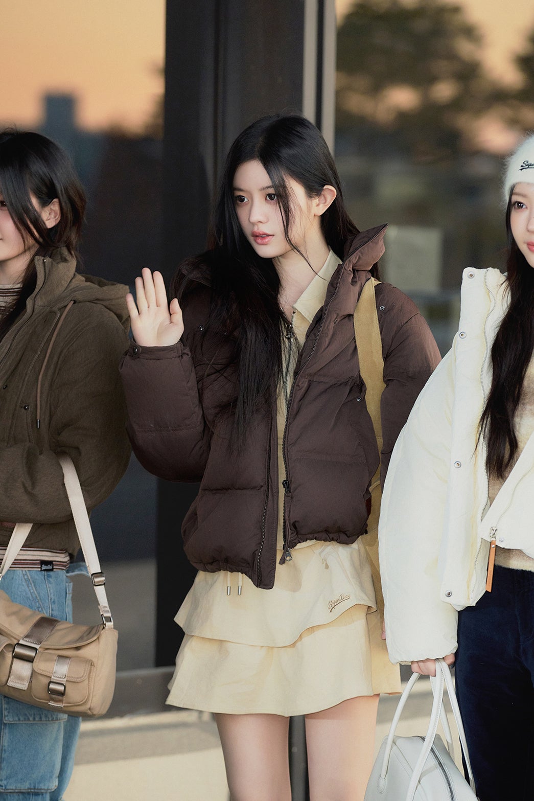 아일릿 겨울 공항패션