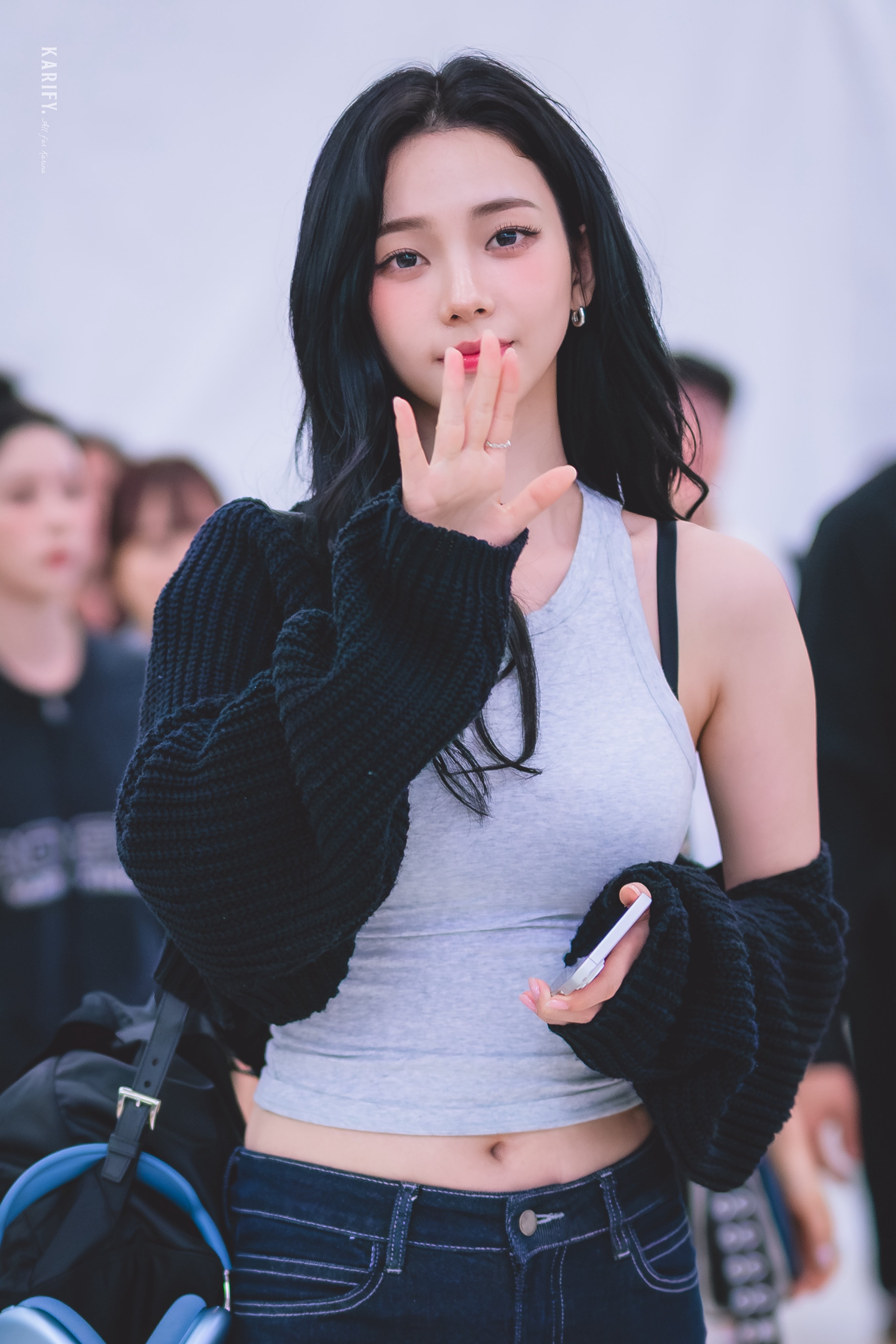 밤 늦게 입국한 카리나 사진