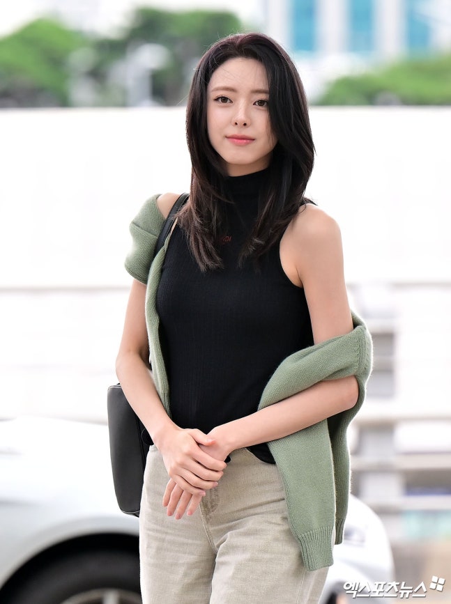 오늘자 흑발로 염색한 있지(ITZY) 유나