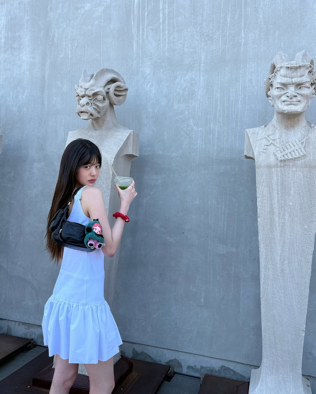 장원영 올 화이트 원피스 코디