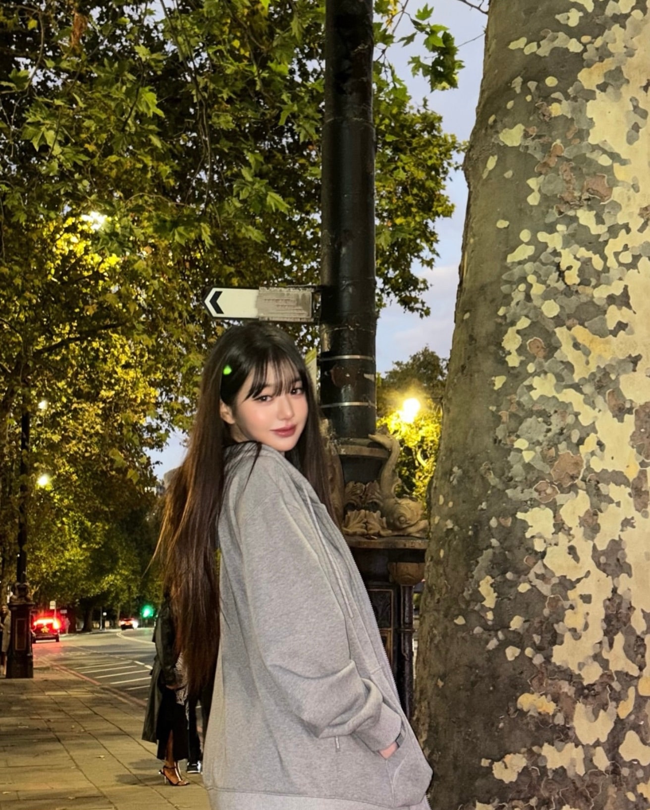 평범한 패션으로 런던 관광 사진 찍는 장원영