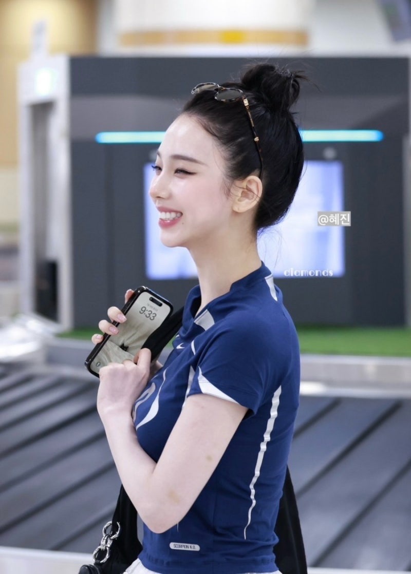 카리나 공항 입국 사진 (feat. 나이키)