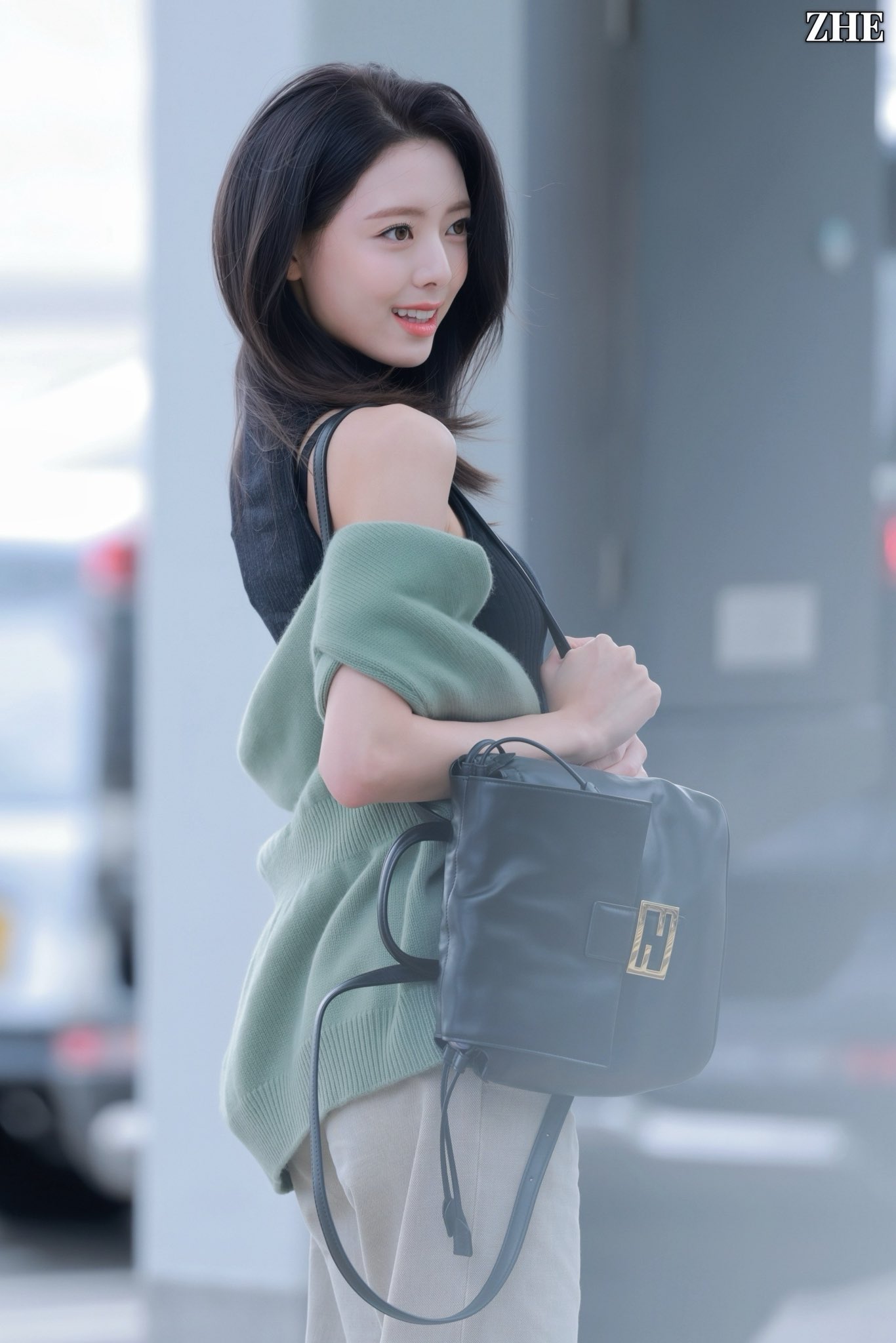 오늘자 흑발로 염색한 있지(ITZY) 유나