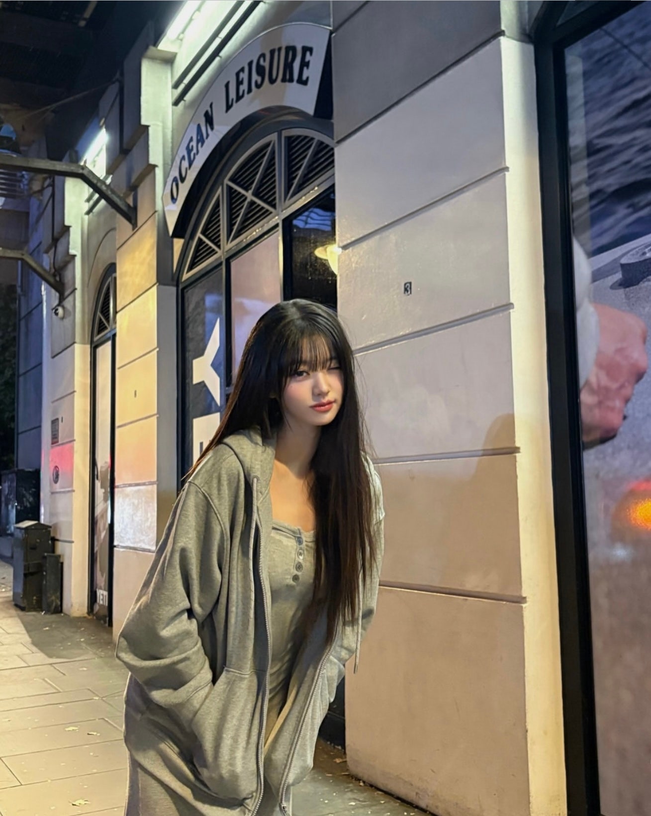 평범한 패션으로 런던 관광 사진 찍는 장원영