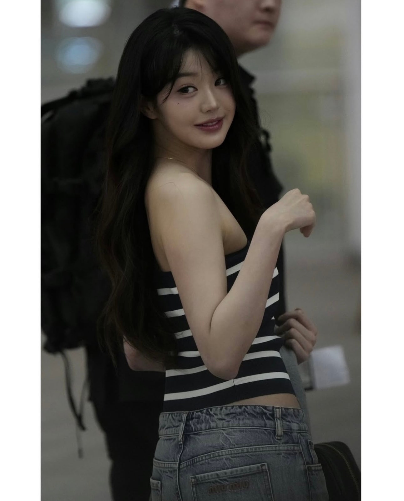 오늘 핫걸룩 입고 출국하는 장원영