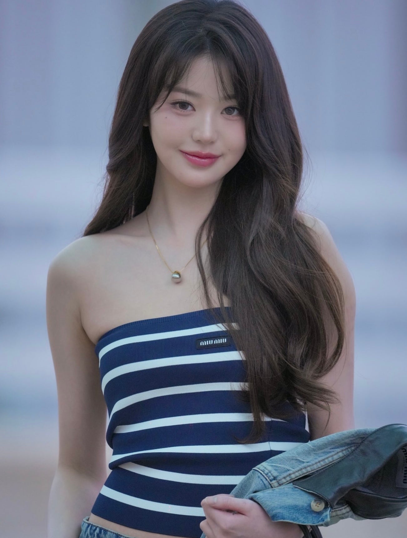 오늘 핫걸룩 입고 출국하는 장원영