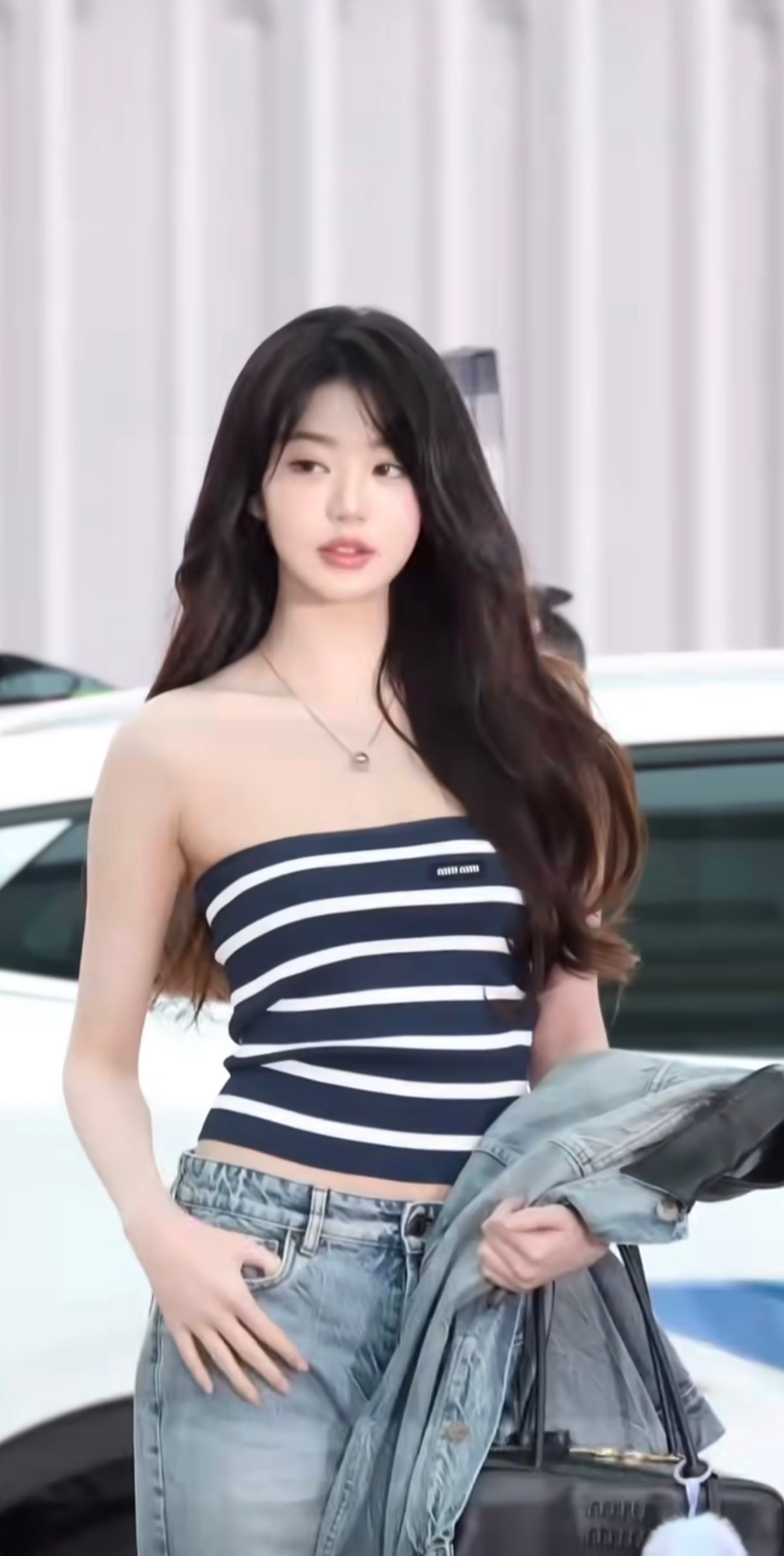 오늘 핫걸룩 입고 출국하는 장원영