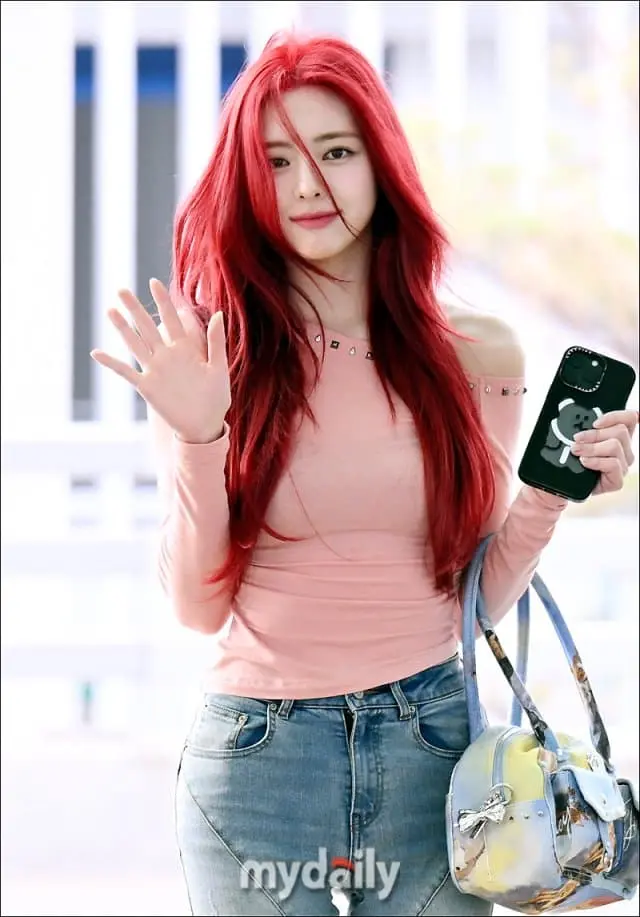 오늘자 ITZY유나 공항