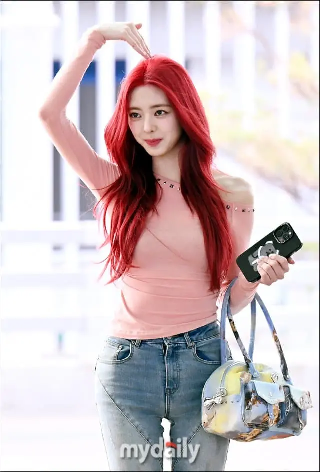 오늘자 ITZY유나 공항