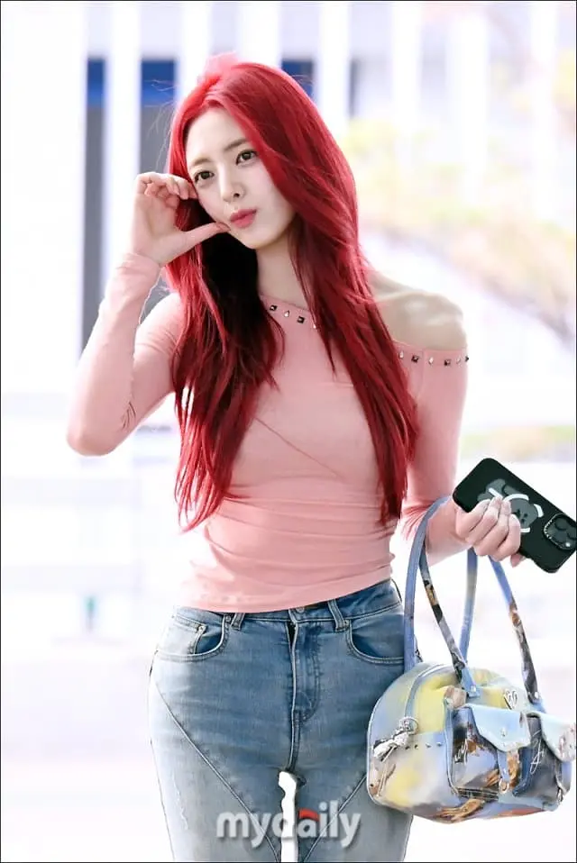 오늘자 ITZY유나 공항