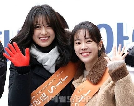 오늘자 한지민 한효주 (JTS 모금행사)