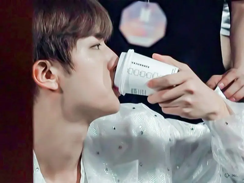 눈 감고 커피 마시는 방탄 진.gif