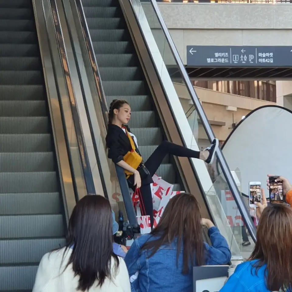 어제자 광고 촬영하던 설리