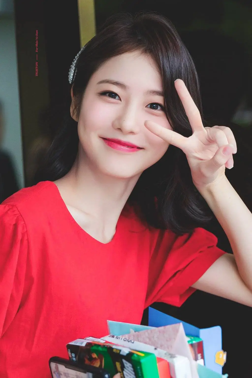 오늘자 뮤뱅 출근하는 MC 신예은