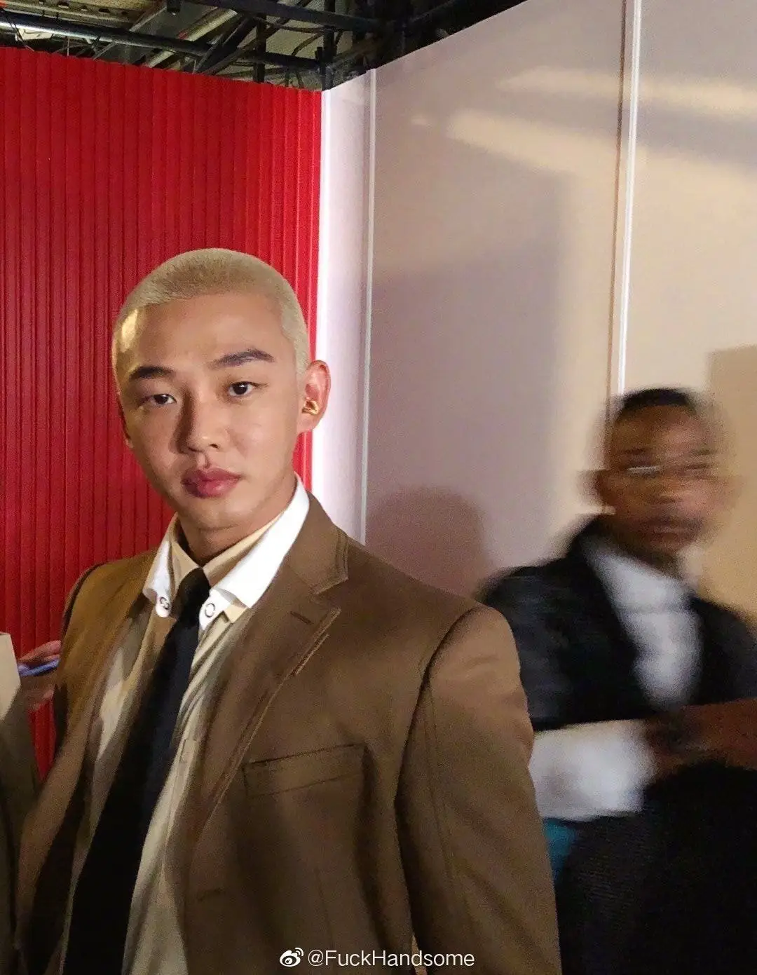 유아인 [버버리 2020 S/S]