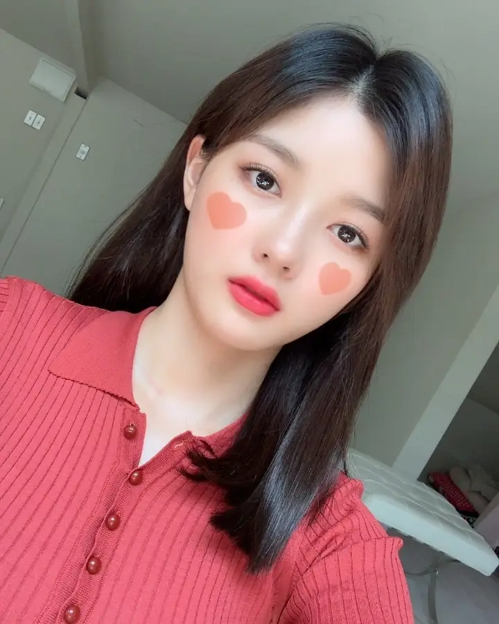 오늘자 김유정 (인별)