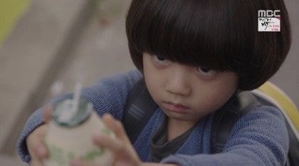동백꽃 필구의 지금보다 더 어린 시절 ㅋ