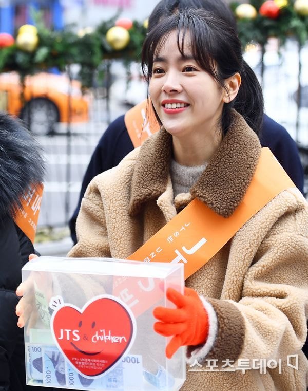 오늘자 한지민 한효주 (JTS 모금행사)