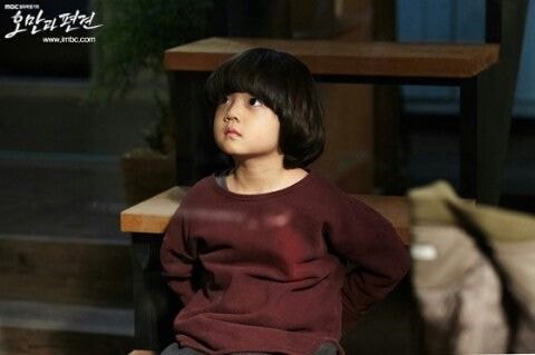 동백꽃 필구의 지금보다 더 어린 시절 ㅋ