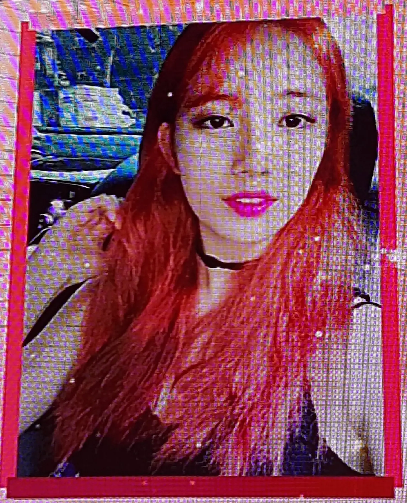 팬미팅에서만 공개한 수지 빨간머리 셀카.jpg