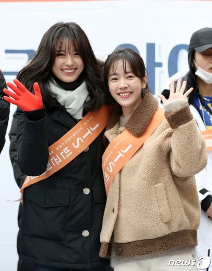 오늘자 한지민 한효주 (JTS 모금행사)