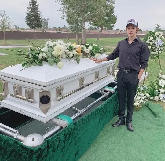 김사무엘, 부친 묘지 찾았다