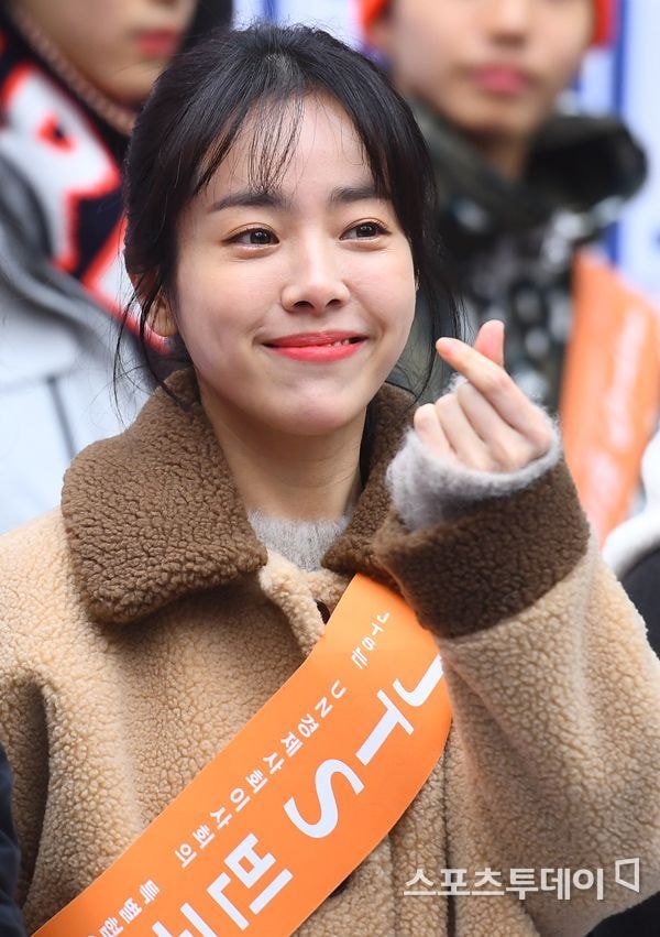오늘자 한지민 한효주 (JTS 모금행사)