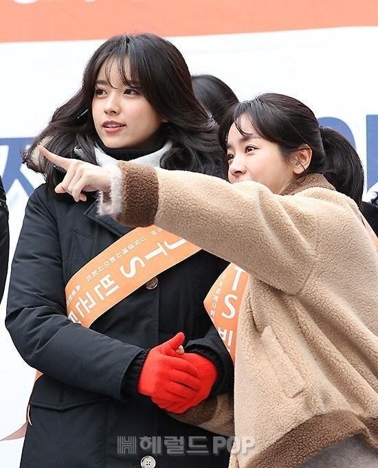 오늘자 한지민 한효주 (JTS 모금행사)
