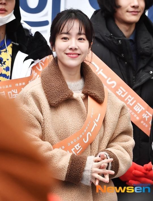 오늘자 한지민 한효주 (JTS 모금행사)