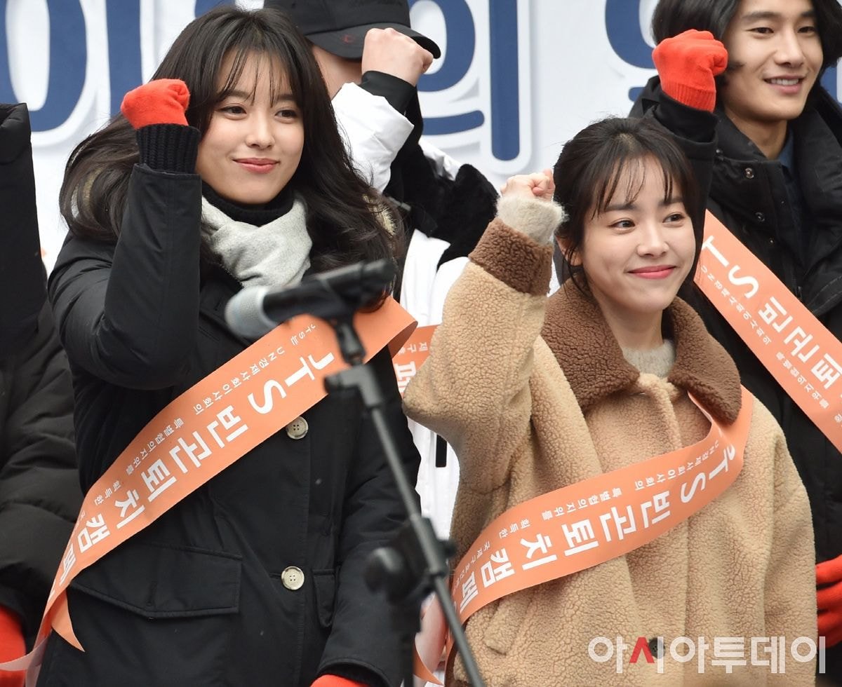오늘자 한지민 한효주 (JTS 모금행사)