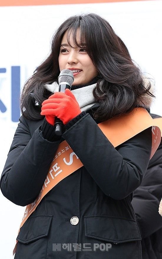 오늘자 한지민 한효주 (JTS 모금행사)