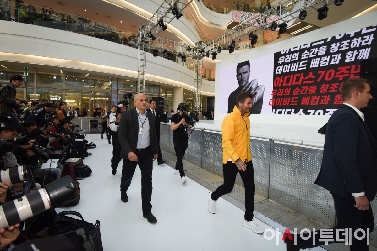 블랙핑크 지각으로 행사장 떠나는 베컴