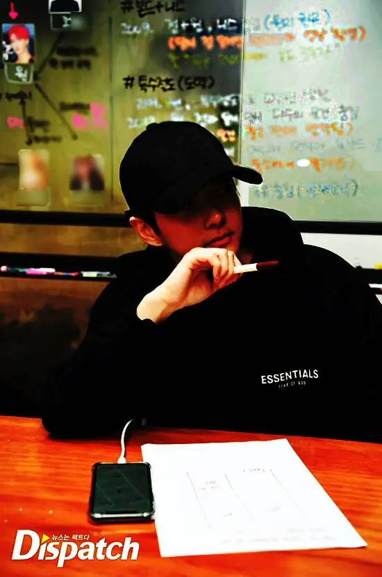 정다은 원호 디스패치 인터뷰 중 화이트보드판 내용