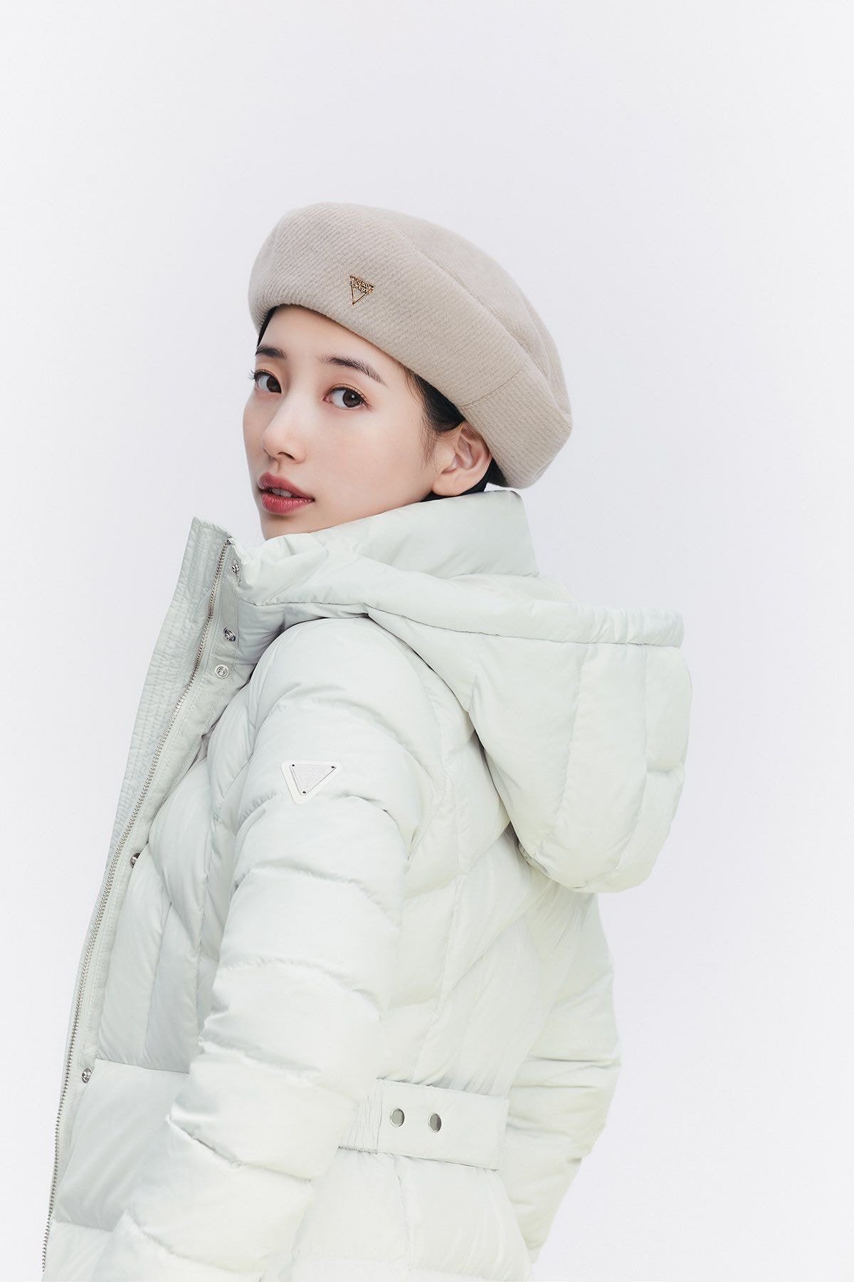 수지 게스 화보 움짤 영상
