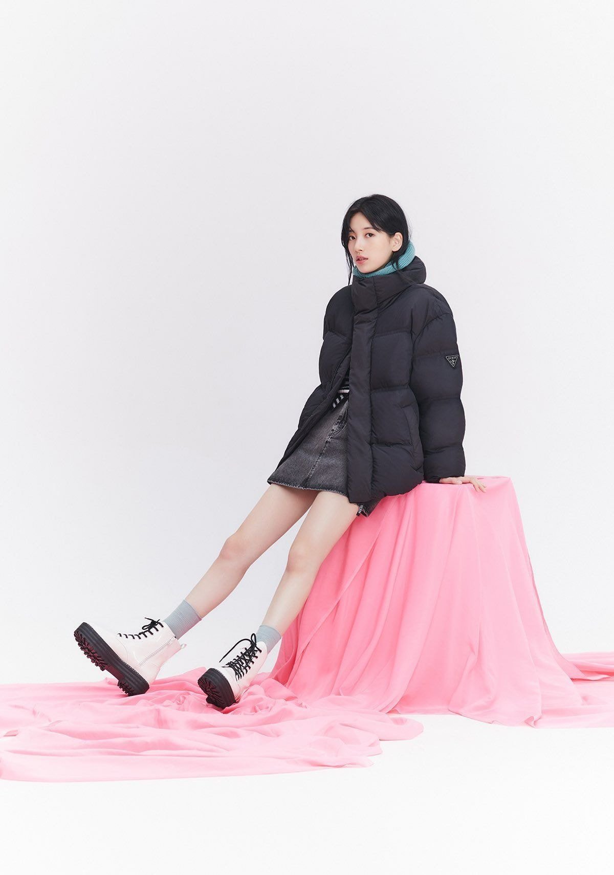 수지 게스 화보 움짤 영상