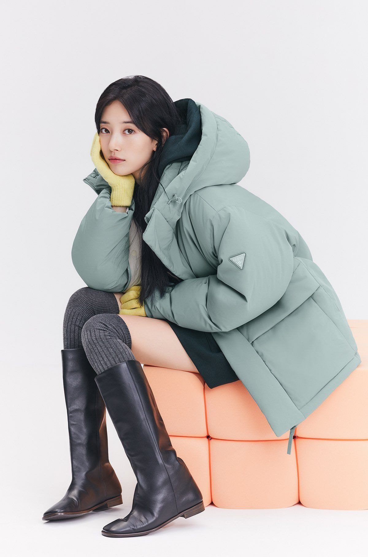 수지 게스 화보 움짤 영상