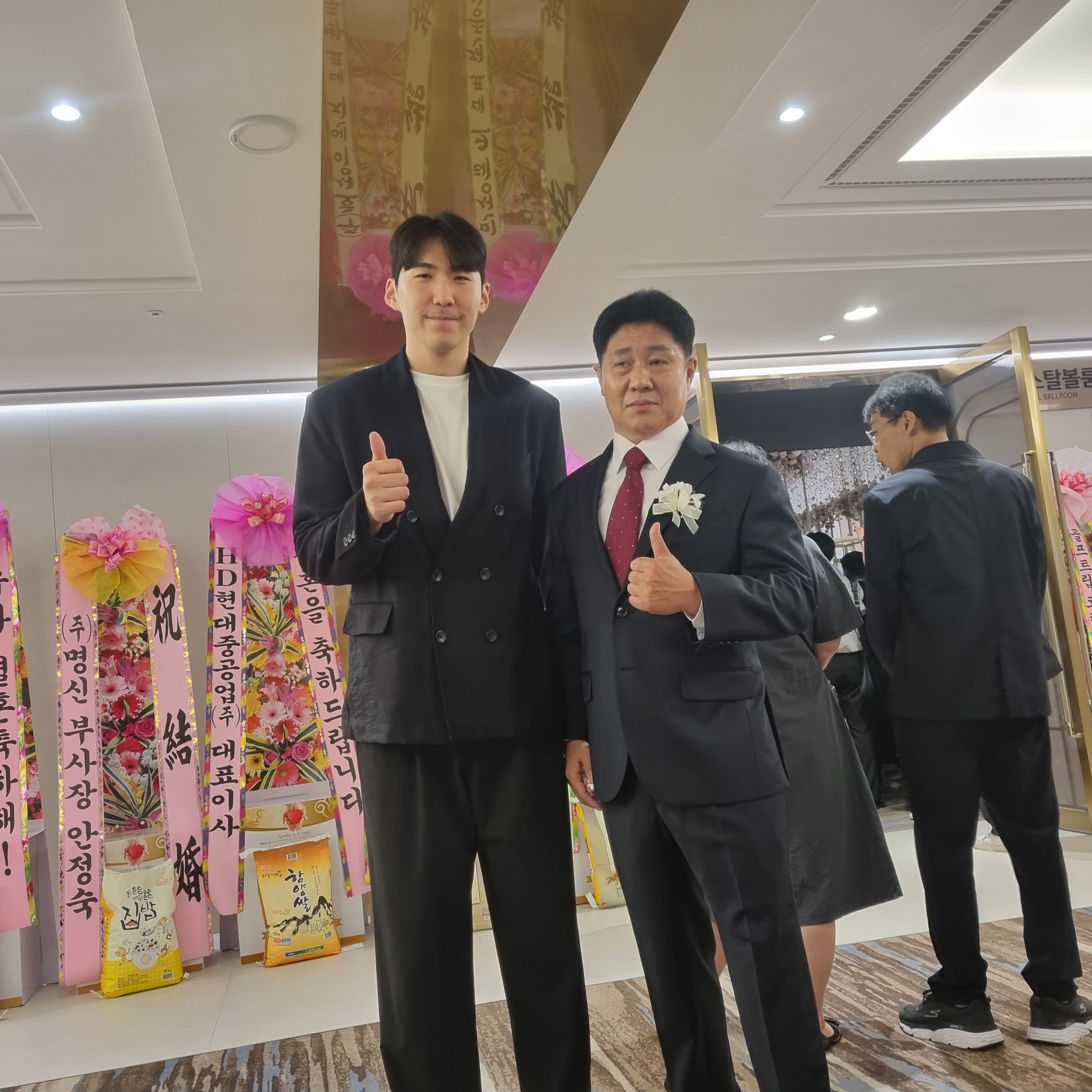 농구 국가대표 선수 문정현이 누나 결혼식에 울산다녀가.