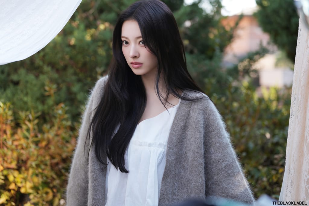 미야오 안나 The 1st 시즌그리팅 비하인드 포토
