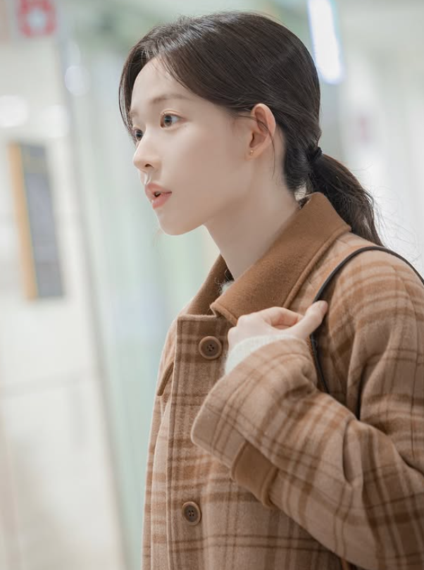 배우 최윤지