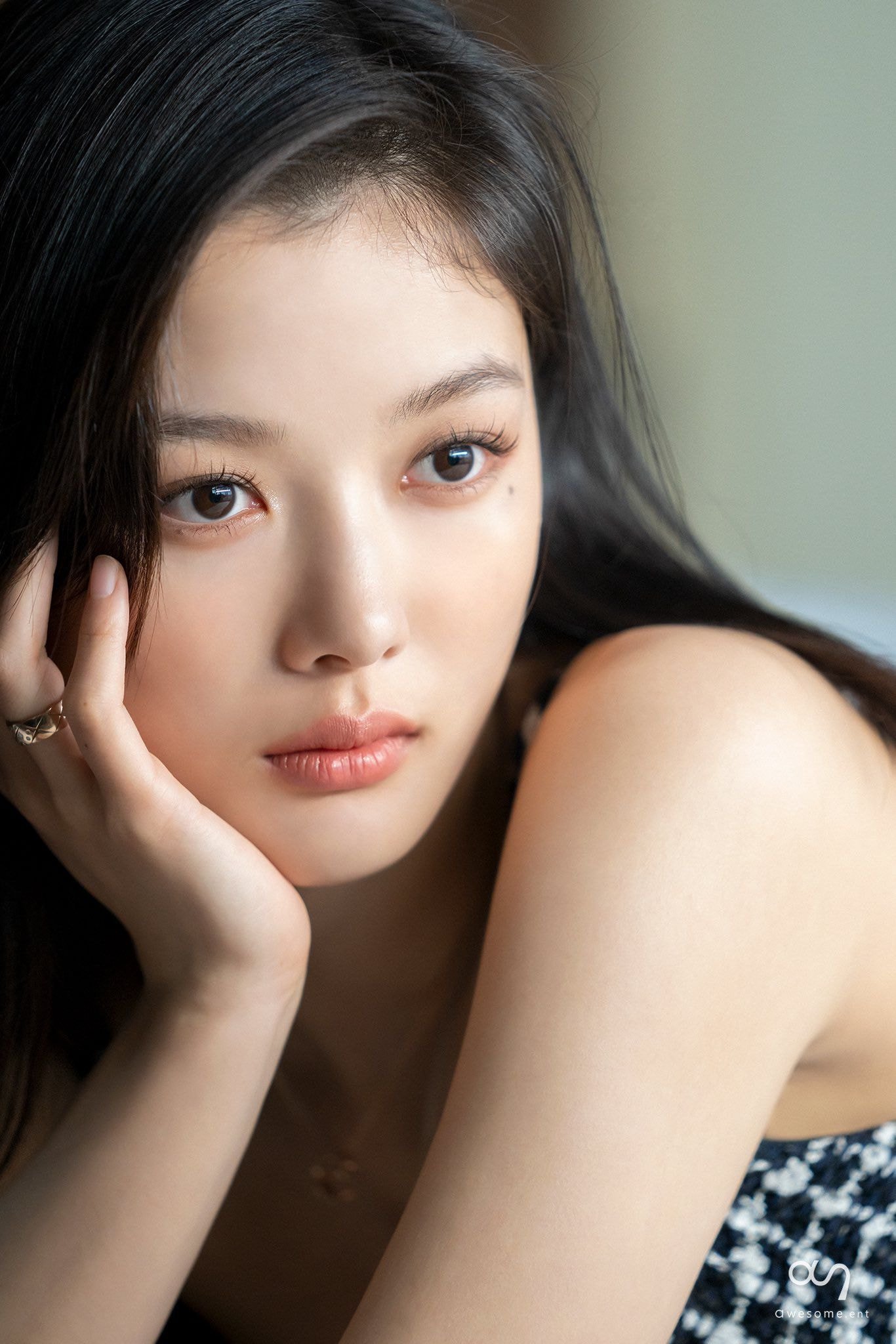 최근 샤넬화보찍은 김유정