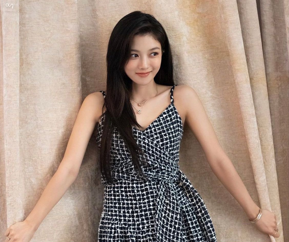 최근 샤넬화보찍은 김유정
