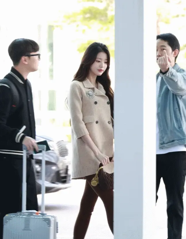 파리 출국하는 아이브 장원영