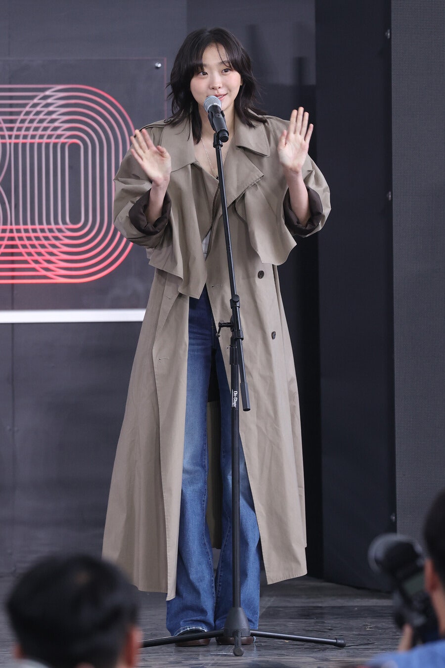 부산 국제영화제 야외 무대인사 김다미.jpg