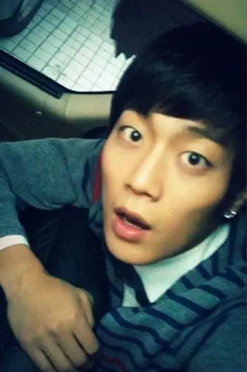 윤두준, 동그랗게 토끼 눈뜨고 헤벌레~