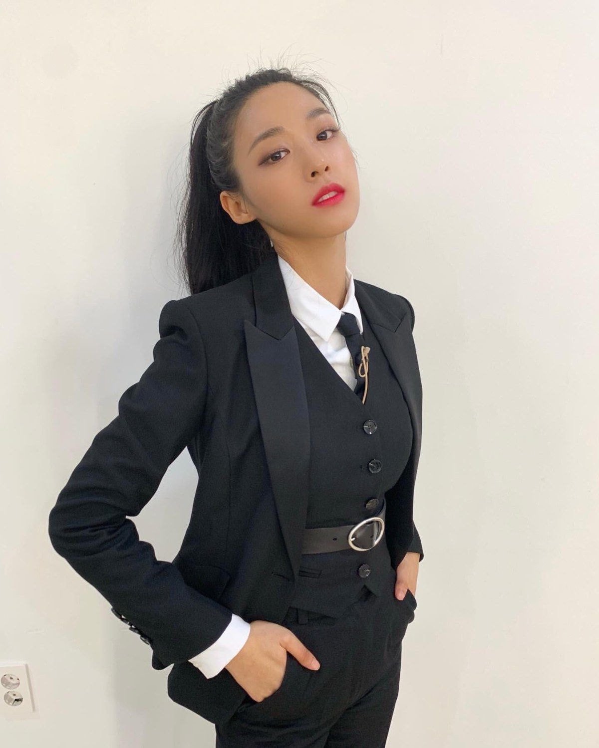 퀸덤 AOA 설현 수트